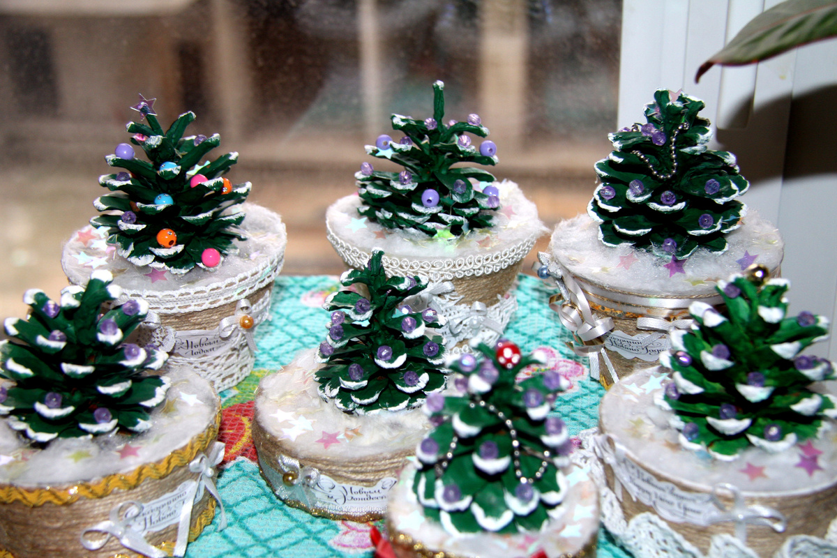 Фото автора статьи. На фото мои авторские работы