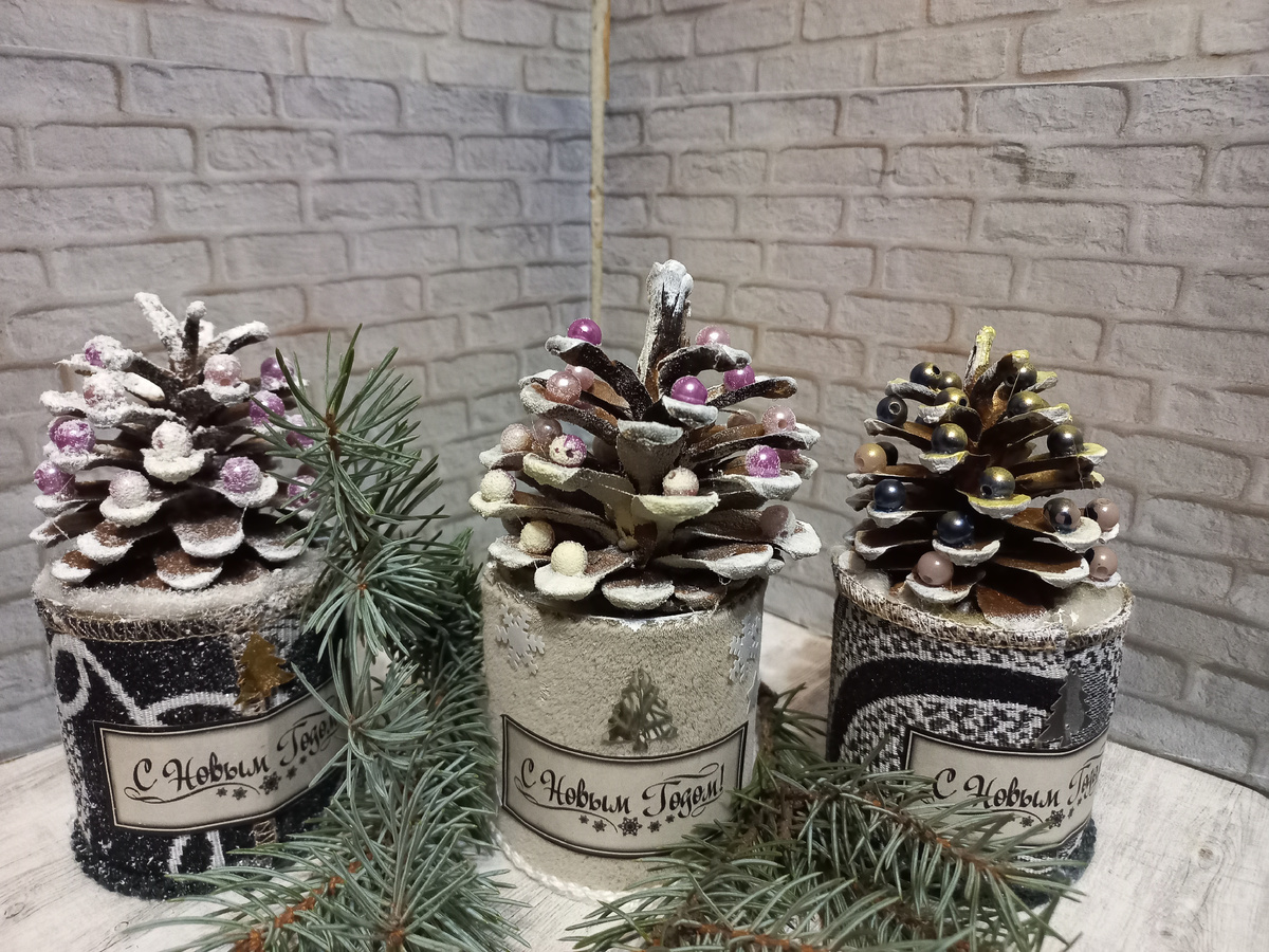 Фото автора статьи. На фото мои авторские работы