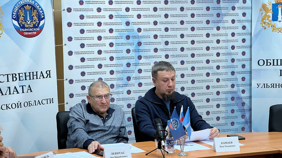 Лев Левитас (слева) считает, что все 10 постов должны работать.📷Фото: Общественная палата Ульяновской области