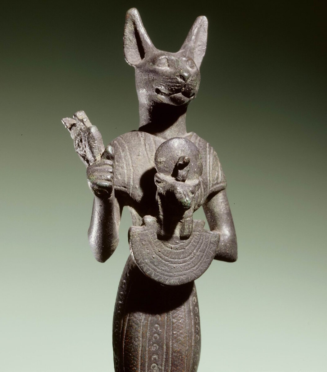 Богиня Египта Бастет.                                                           https://i0.wp.com/avatars.dzeninfra.ru/get-zen_doc/10425803/pub_64a91856b6491f03125abcd6_64a91bcc88f2504aad8af027/scale_1200?ssl=1