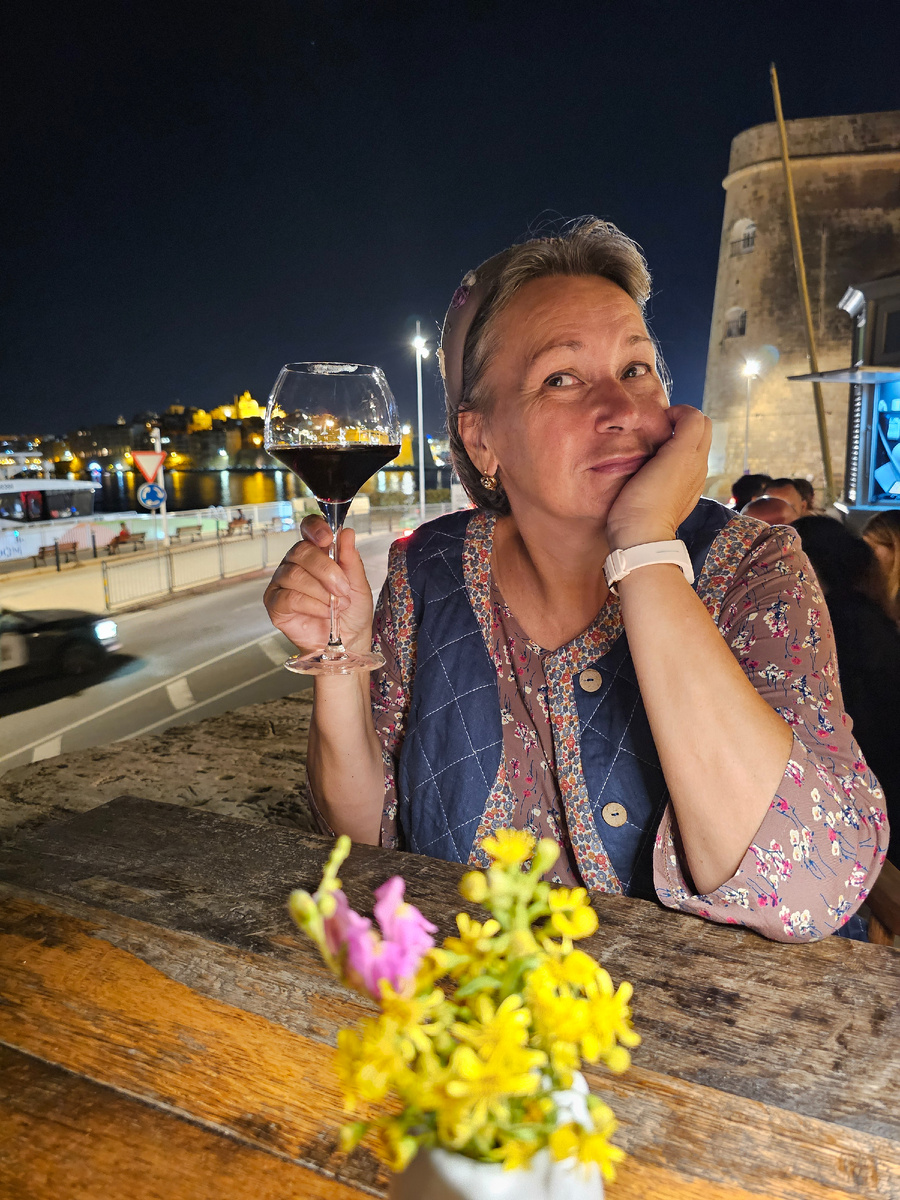 Вино в бокале не молдавское