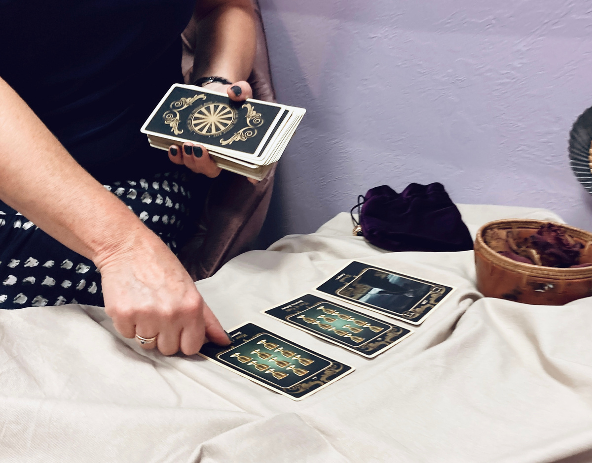 Работаю на редкой колоде "12 Лучей"