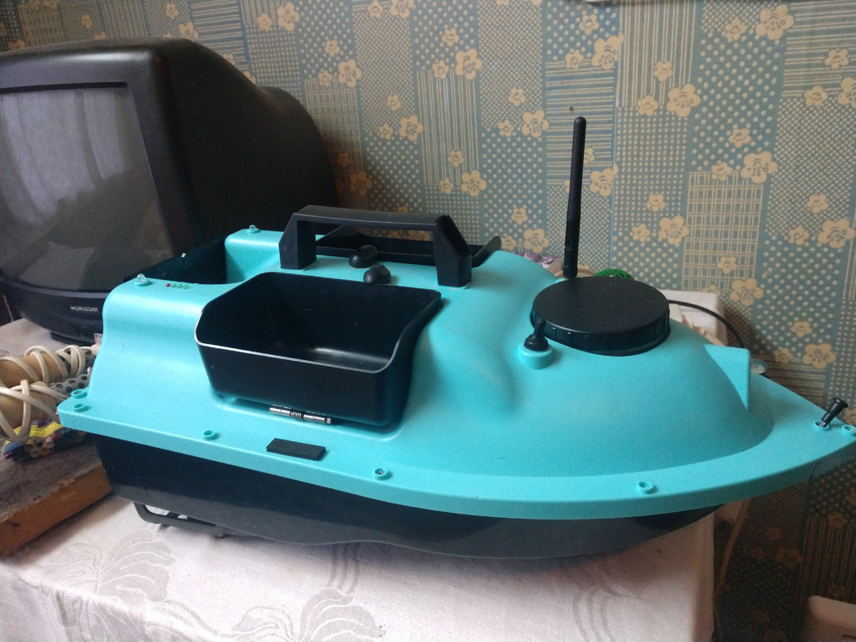 Прикормочный кораблик D16. 