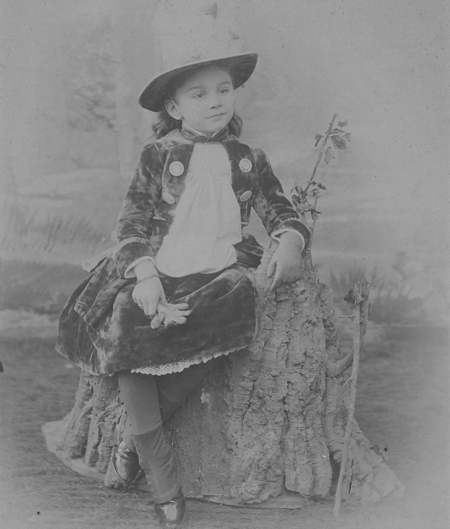 Юная Мари Бонапарт в 1890-е годы