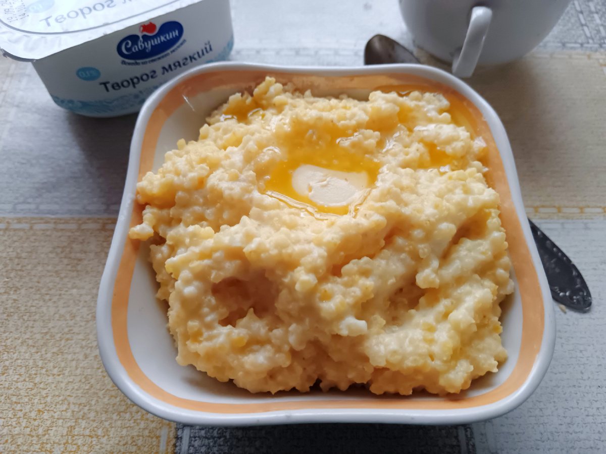 Пшенная каша с маслом и творог