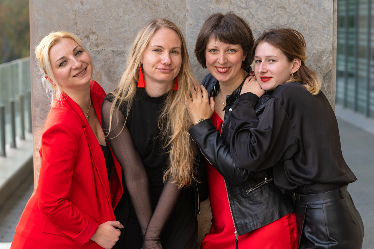 Новый составтор 4G (Катя, Алида, Я, Алёна)