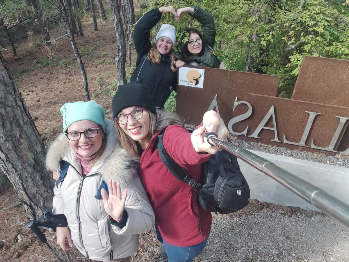 Не смогли нормально все вместиться в кадр