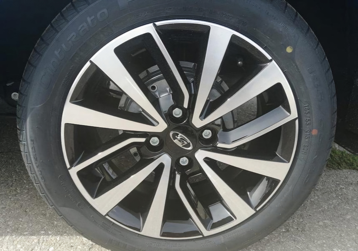 Заводской диск и  шина для комплектации "Club".  (185 55 15). *Фото взято на просторах интернета. 