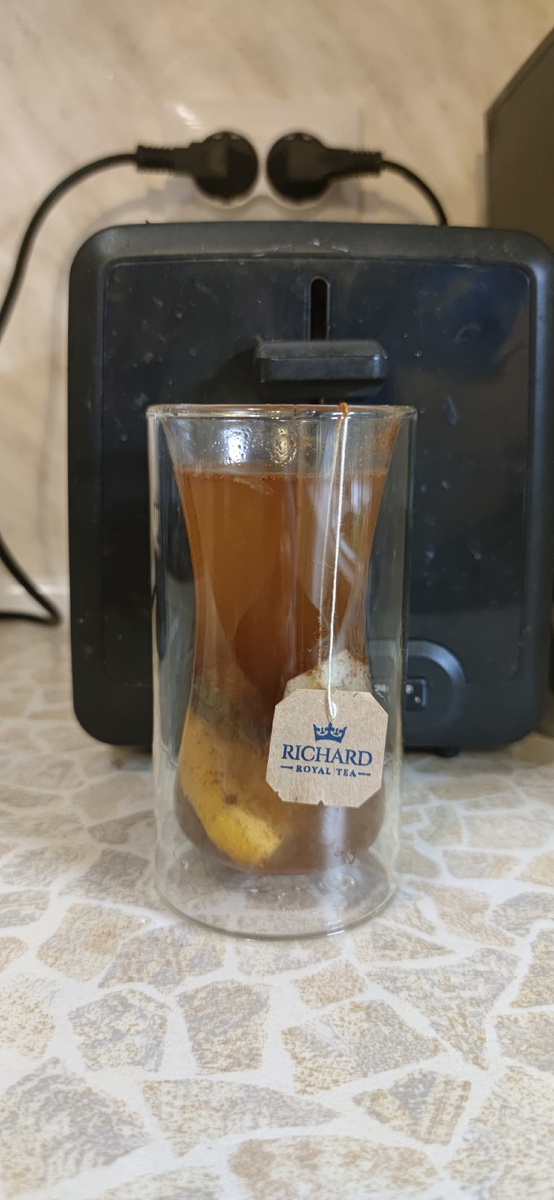 Ранее неиспробованное сочетание - чай с лимоном и корицей. 