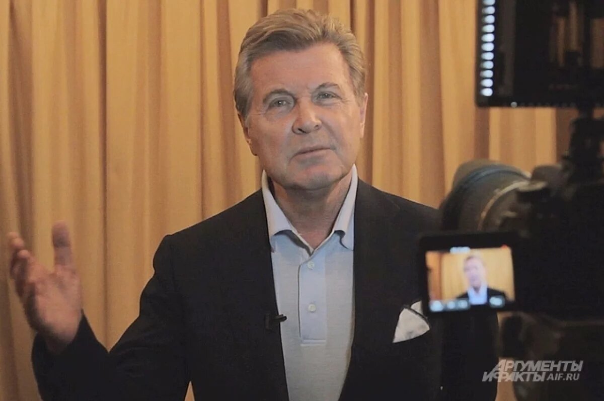    Лев Лещенко поддержал идею вернуть пиво на стадионы