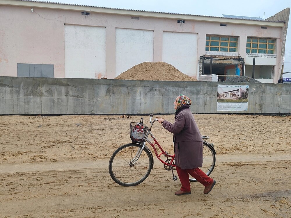    Работы по ремонту ДК в Станице Луганской – в самом разгаре. Фото: Сергей Басалаев