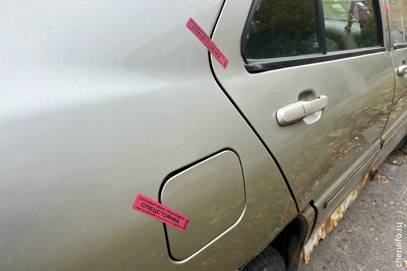    Автомобиль "Чери-Амулет" около двух лет стоял во внутриквартальном проезде между домами № 124 и 130