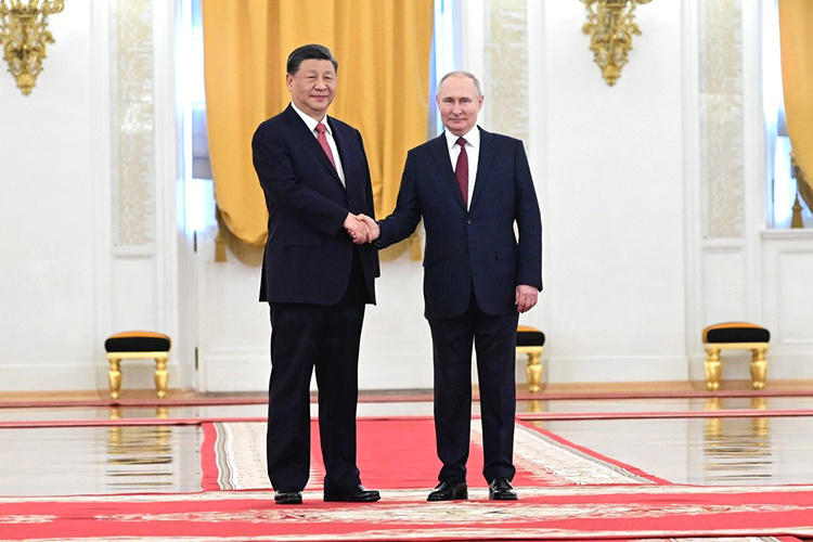    Одной встречи Путина с председателем КНР Си Цзиньпином или премьер-министром Индии Нарендрой Моди хватило бы, чтобы вписать событие в историю.   
Фото: kremlin.ru