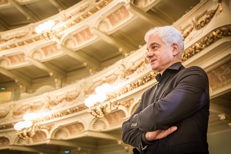    В «Пирамиде» для членов делегаций запланирован гала-концерт с участием артистов стран БРИКС. Режиссером выступит Ханс-Йоахим Фрай (на фото).   
Фото: © via www.imago-images.de / www.imago-images.de / www.globallookpress.com