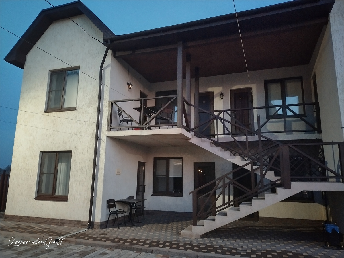 Второе здание очень симпатичное 