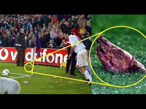 Луиш Фигу в футболке "Реала" в матче против бывшего клуба