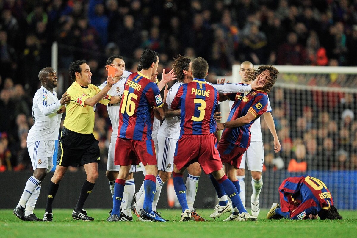 Драки в матча "Реала" и "Барселоны" - привычное дело