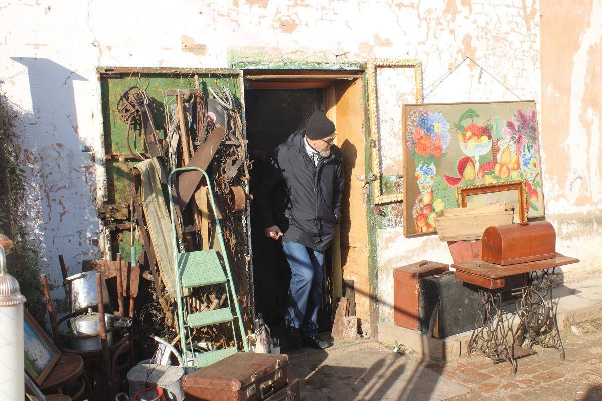 Все вот за этой дверью