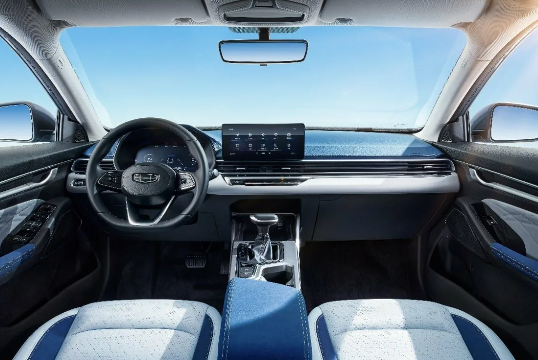 Интерьер Geely Emgrand. Источник фото paultan.org