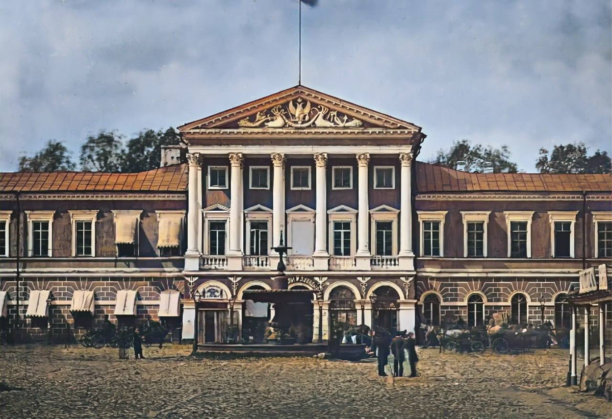 Первый Главный ярмарочный дом и фонтан