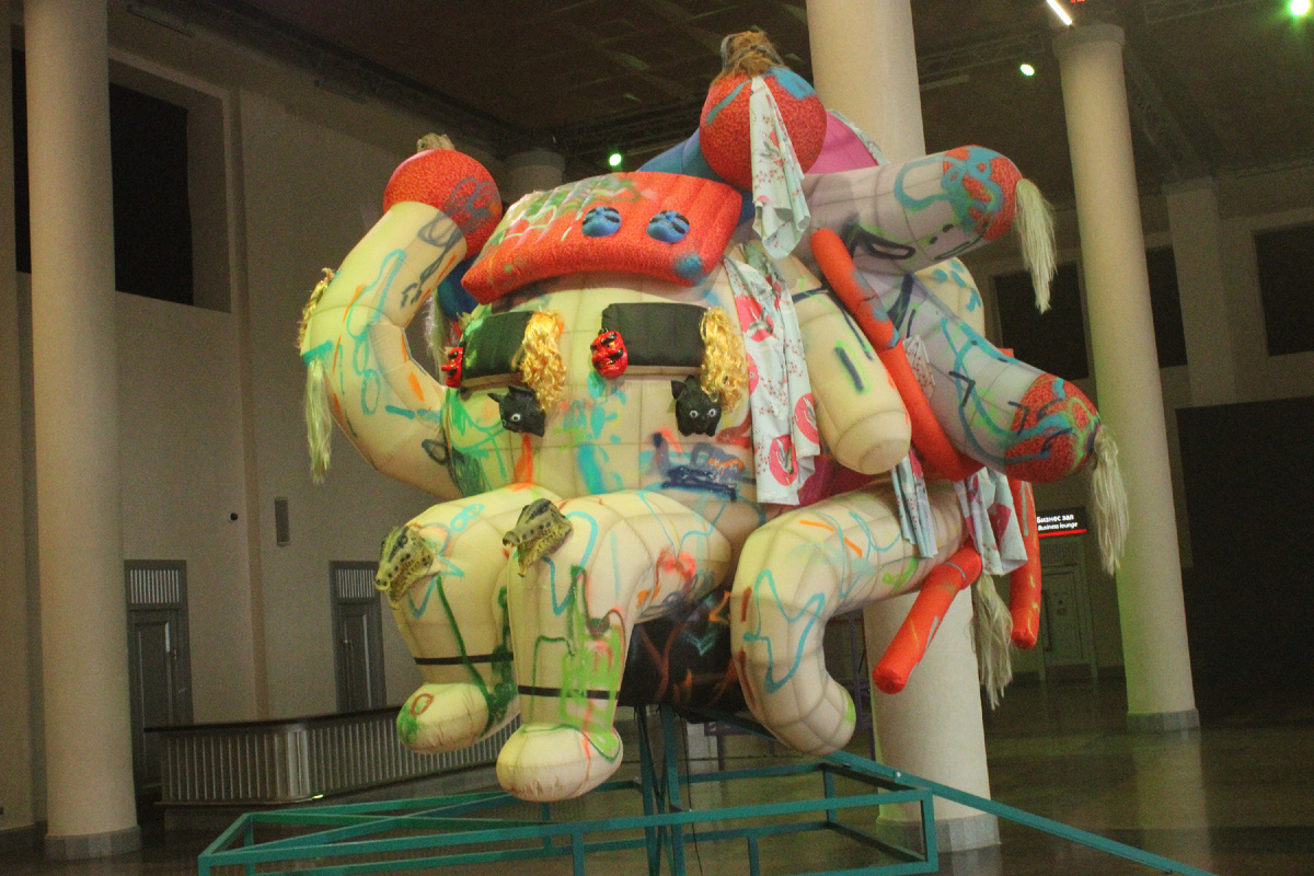 Это прямо на вокзале