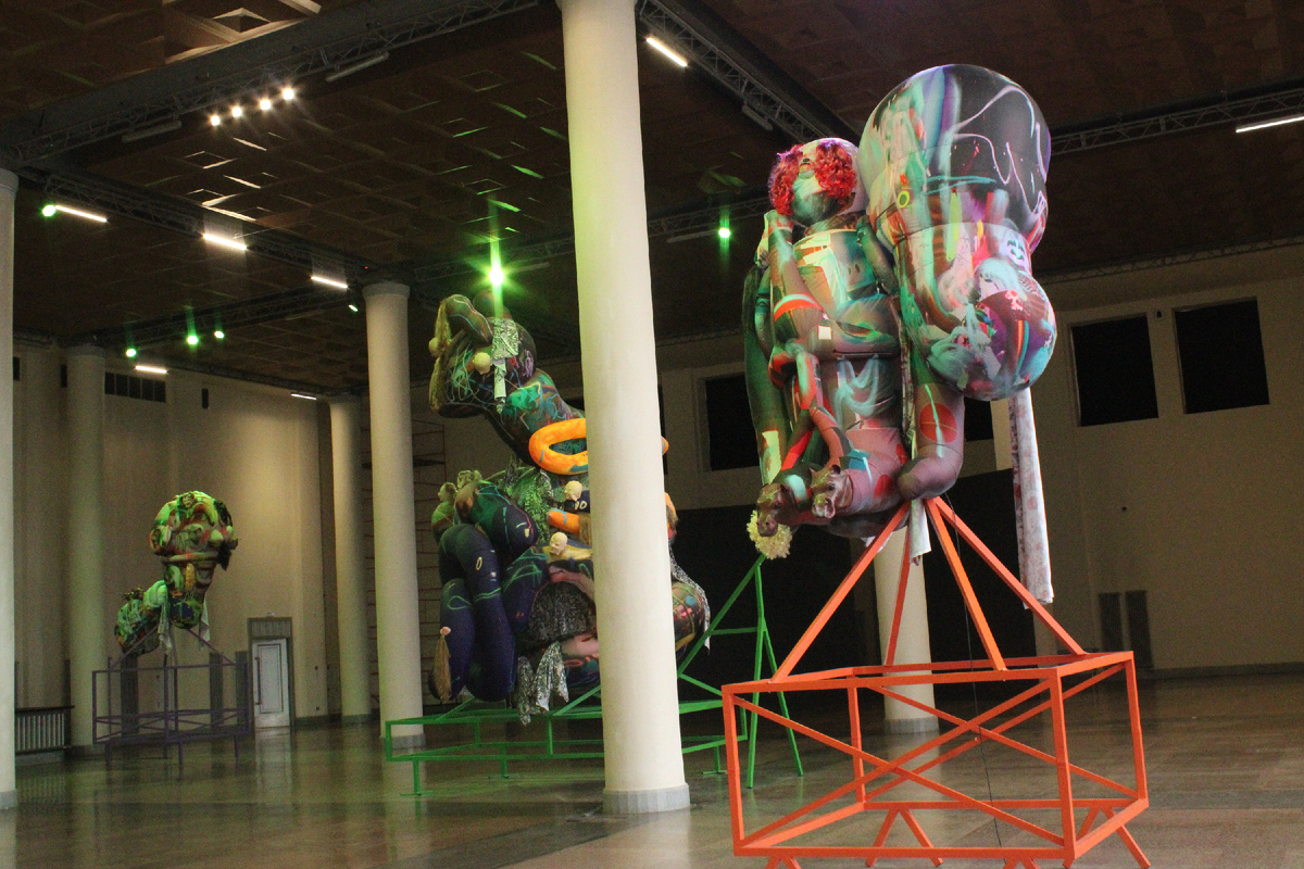 Такого много