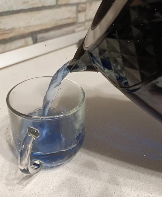 Не удивляйтесь, это не вода у меня синего цвета, а чай 😄