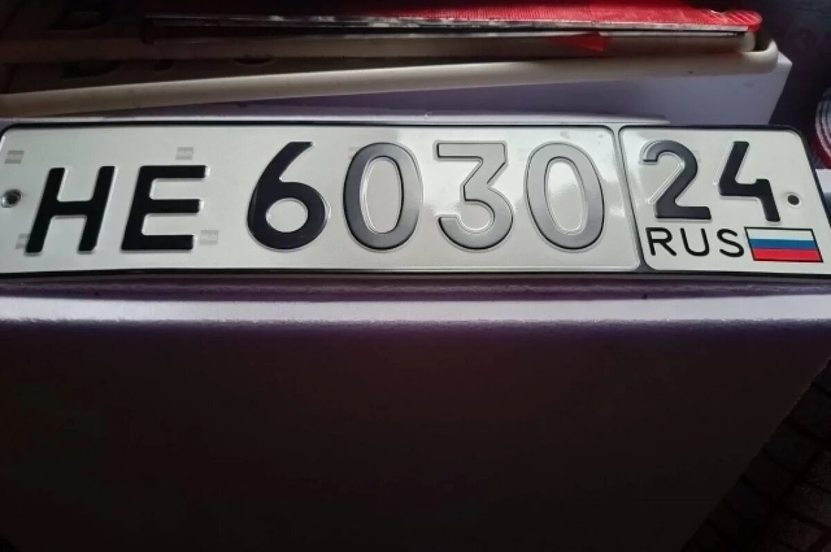    В Красноярске двух полицейских подозревают в регистрации машин за взятку