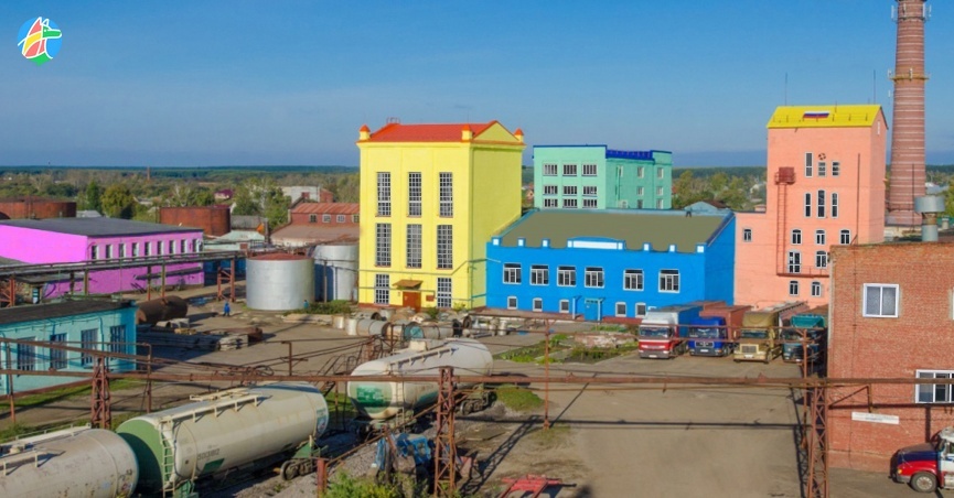 Вот такой он яркий спиртзавод  -нужно было  в коричневые тона красить.  фото: картинки. яндекса.