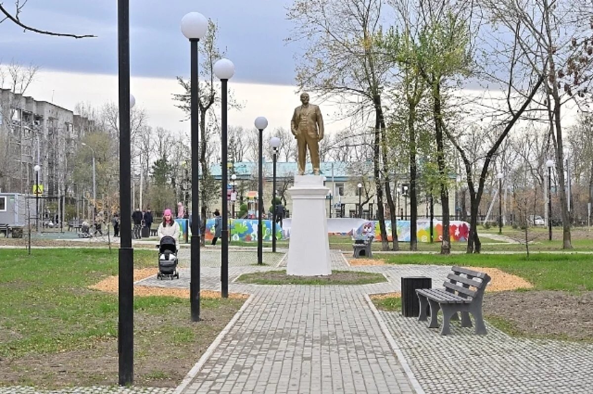    Мэр Хабаровска проверил сквер на Пятой площадке и похвалил подрядчиков