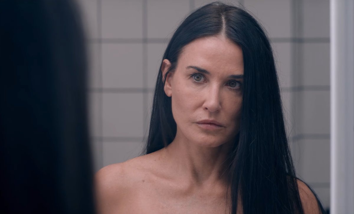 Деми Мур в роли Элизабет Спаркл 