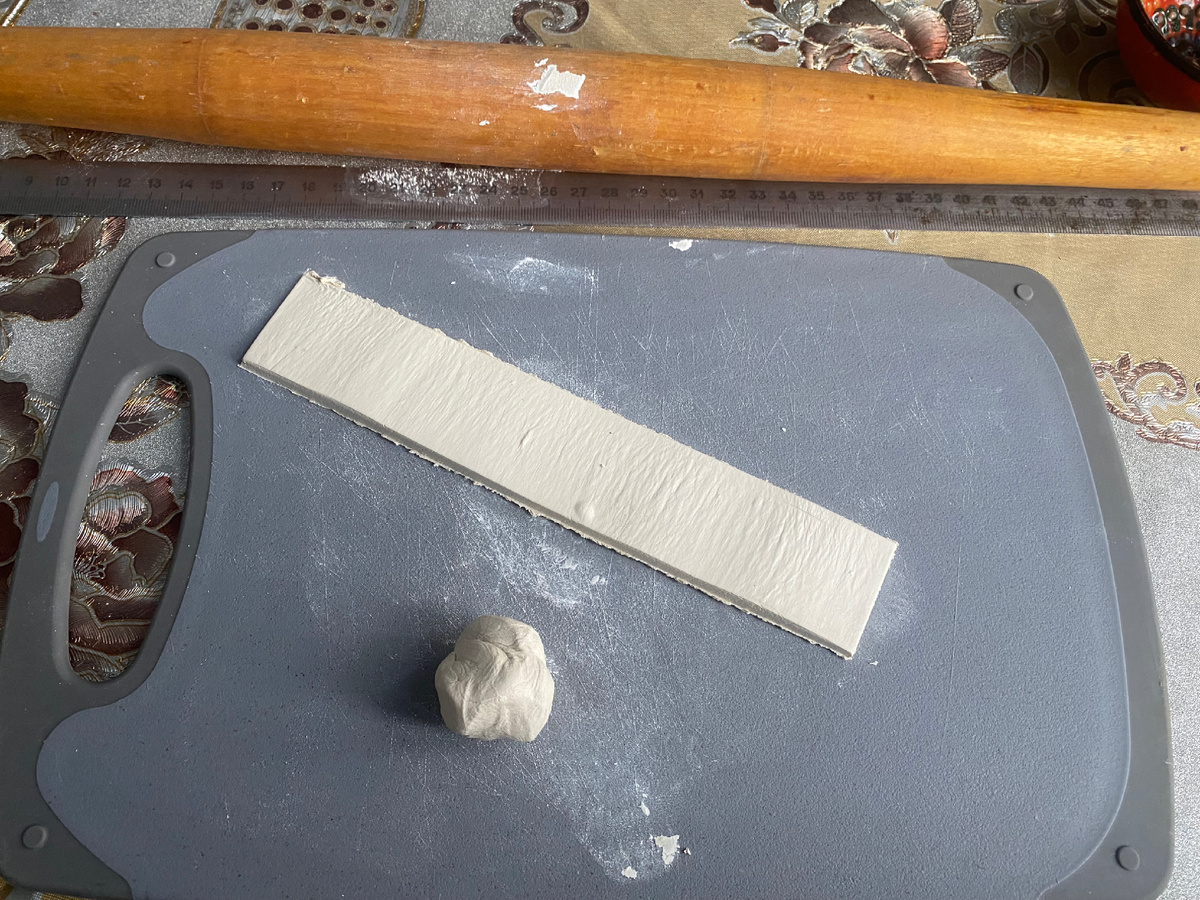 Прямоугольник, из которого я начала лепить подставку 