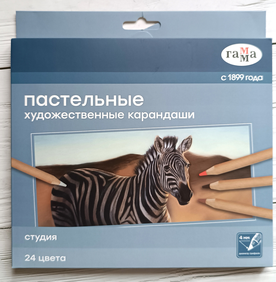 Вид упаковки карандашей с лицевой стороны.
