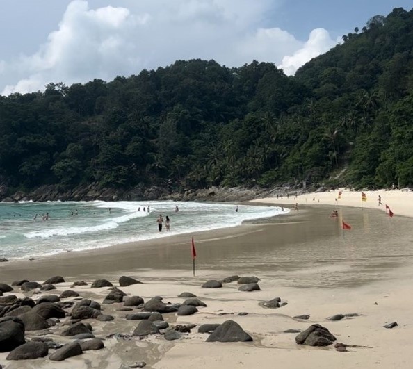 Несмотря на обилие туристов, пляжи достаточно чистые