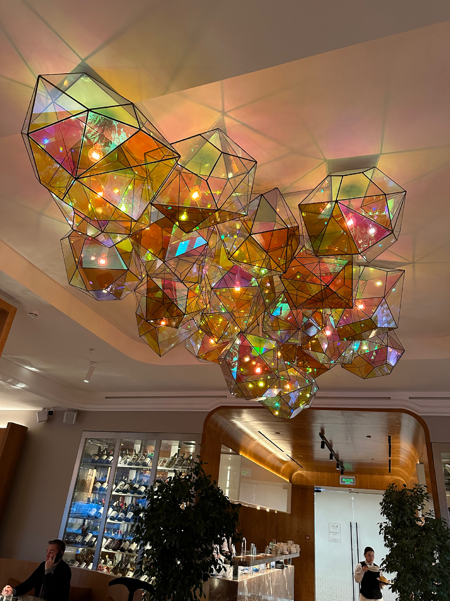 Люстра в Buro Bistro