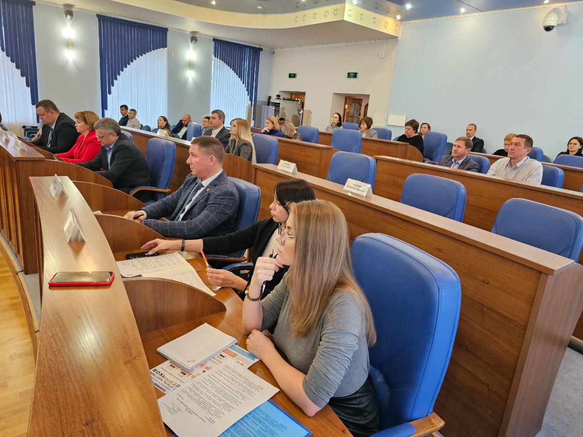    Глава Нефтеюганска провел очередное еженедельное совещание