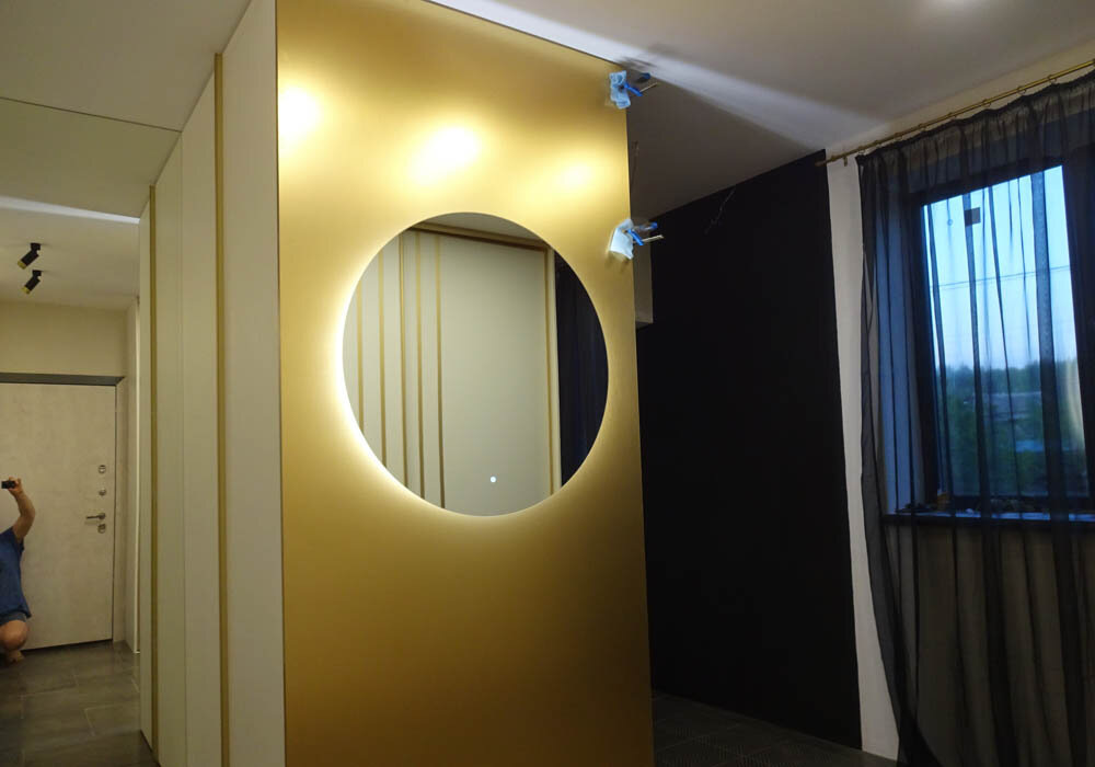 Золотая стеночка там же