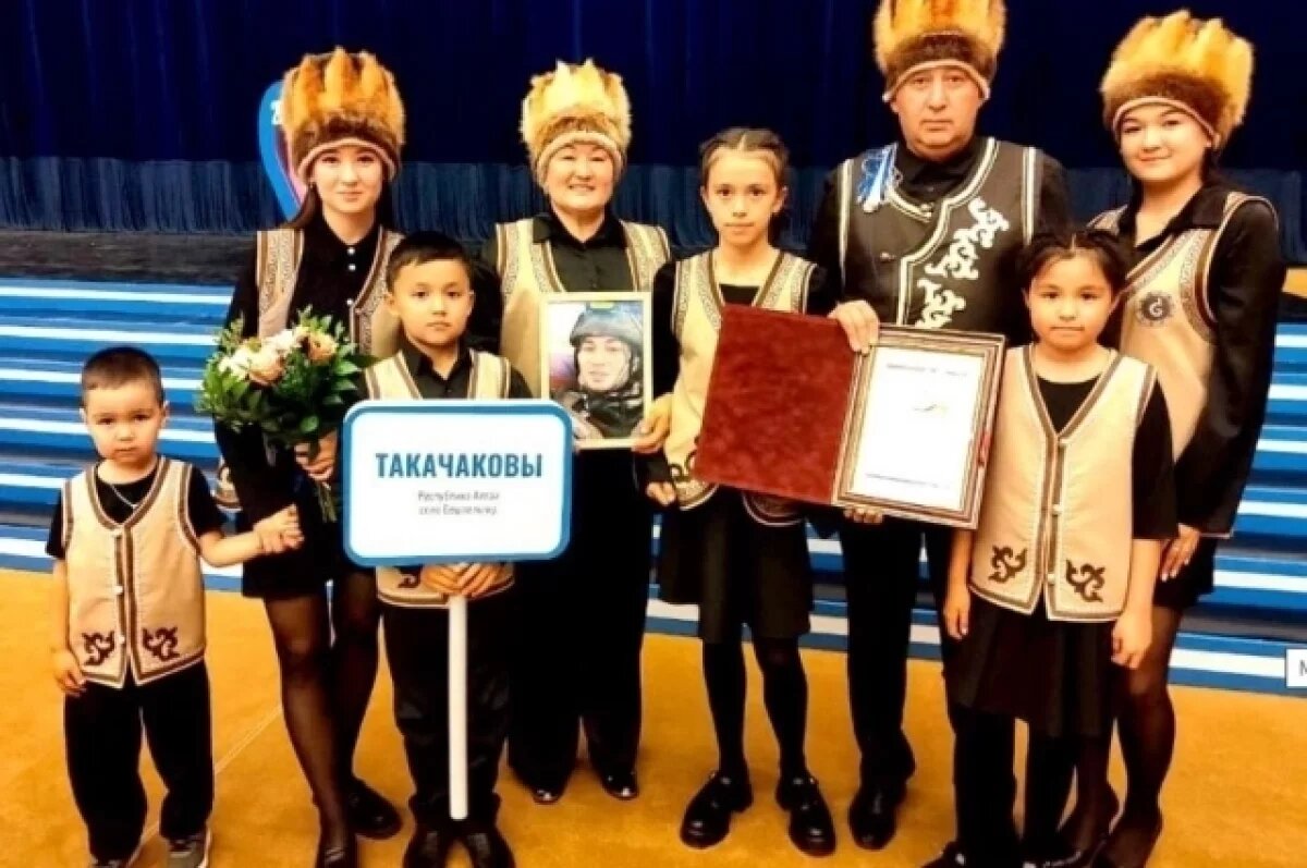    Супруги с 7 детьми из Горного Алтая победили в конкурсе «Семья года»