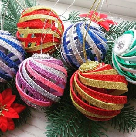    Елочные игрушки из фоамирана от Елены Марценюк   
Источник: Кадр из видео