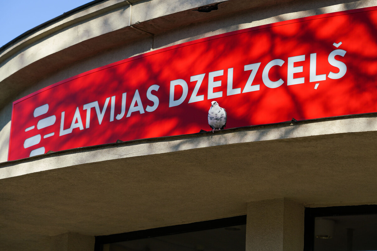 Вывеска Латвийской железной дороги © Sputnik