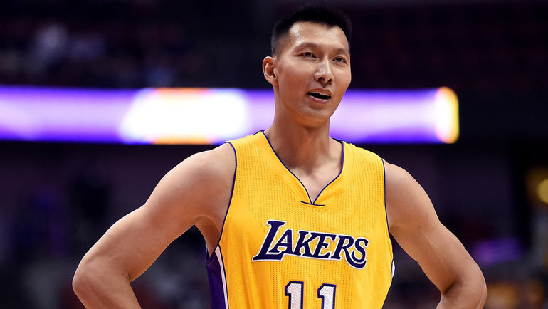    Бывший баскетболист И Цзяньлянь подозревается в связи с проституткой-трансгендером. Getty Images