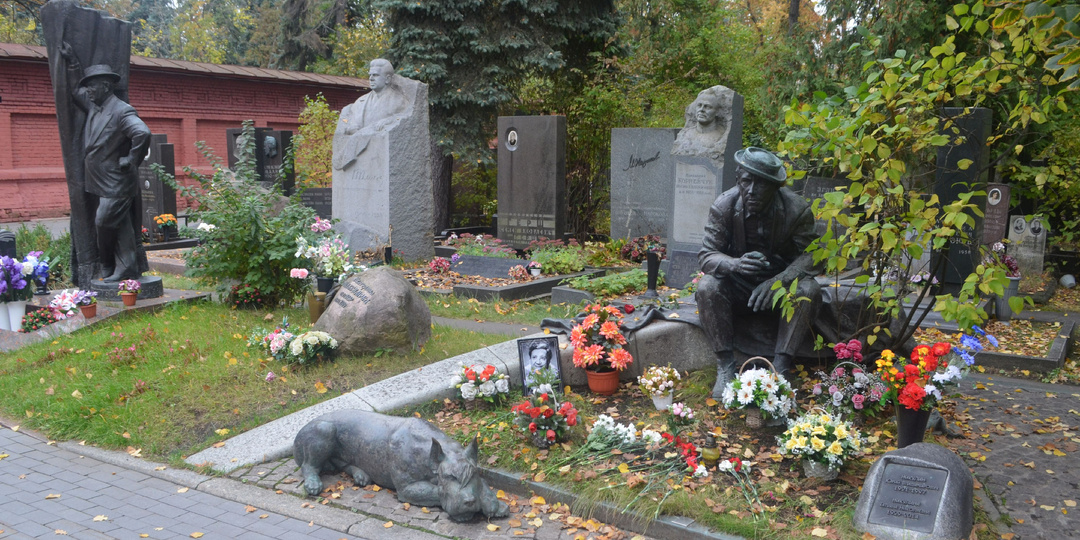 Новодевичье кладбище Москвы. Обзор самых необычных надгробных памятников