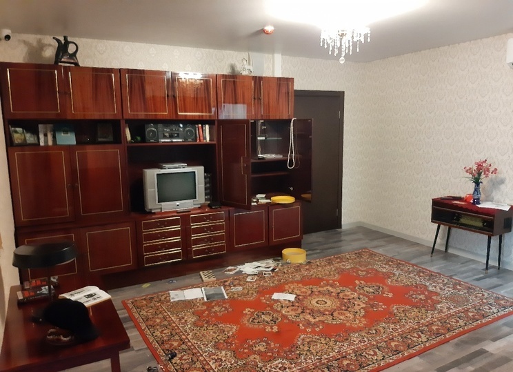 КОМНАТА КВАРТИРЫ В КРИМИНАЛИСТИЧЕСКОМ ПОЛИГОНЕ. ФОТО: ПРЕДОСТАВЛЕНО ГСУ СКР ПО МОСКВЕ.