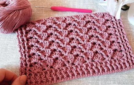    Рельефные узоры крючком   
Источник: Скриншот из видео