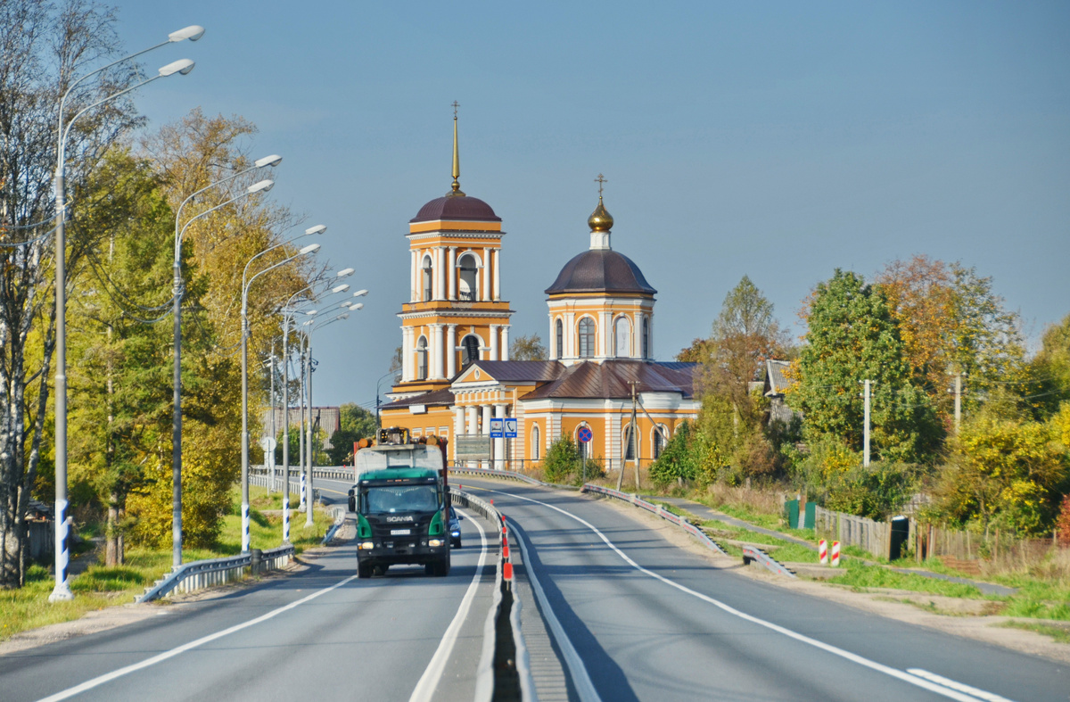 Трасса М-10. Храм Архангела Михаила