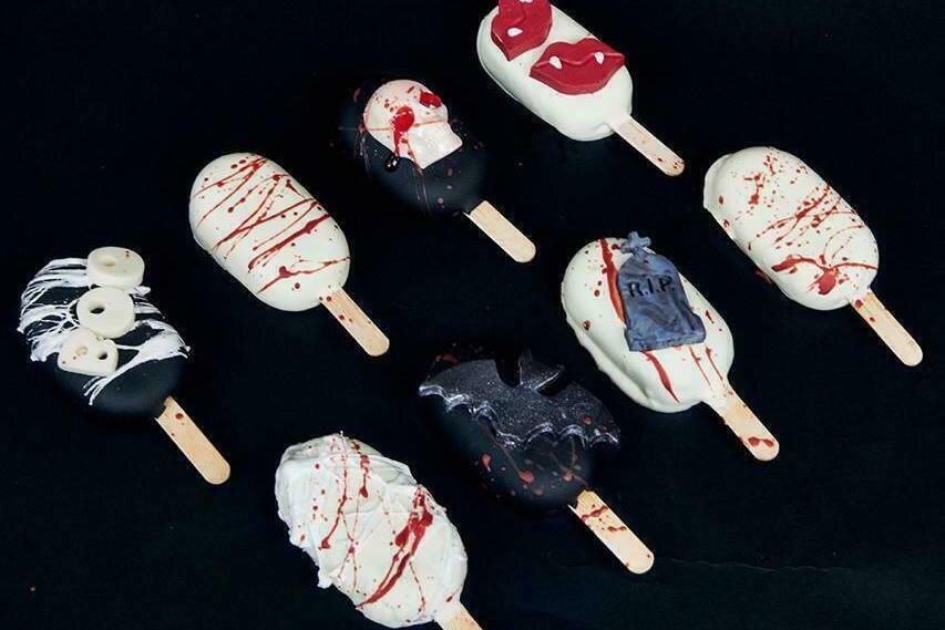 Кейкпопсы эскимо «Хэллоуин» от Cheese it! Bakery за 1 700 ₽