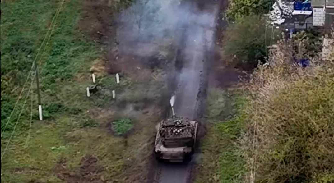 Абрамс, в одном из населённых пунктов в Курской области. Фото из Телеграмм. 