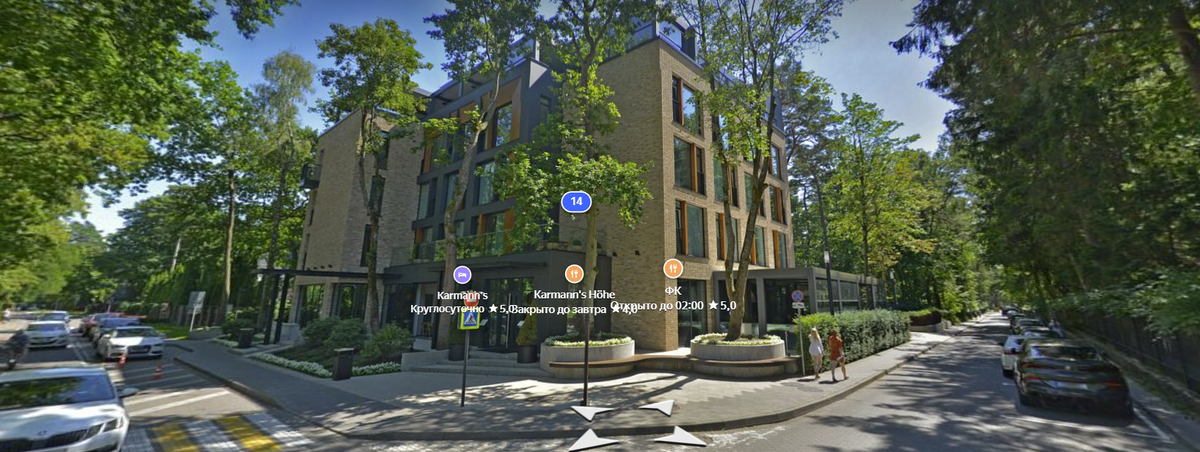 Пример вписывания современного девелоперского проекта в природные условия, г. Светлогорск, ул. Ленина 14. Обратите внимание - складывается ощущение, что в лесу появилось современное здание, сохранив при этом лес.