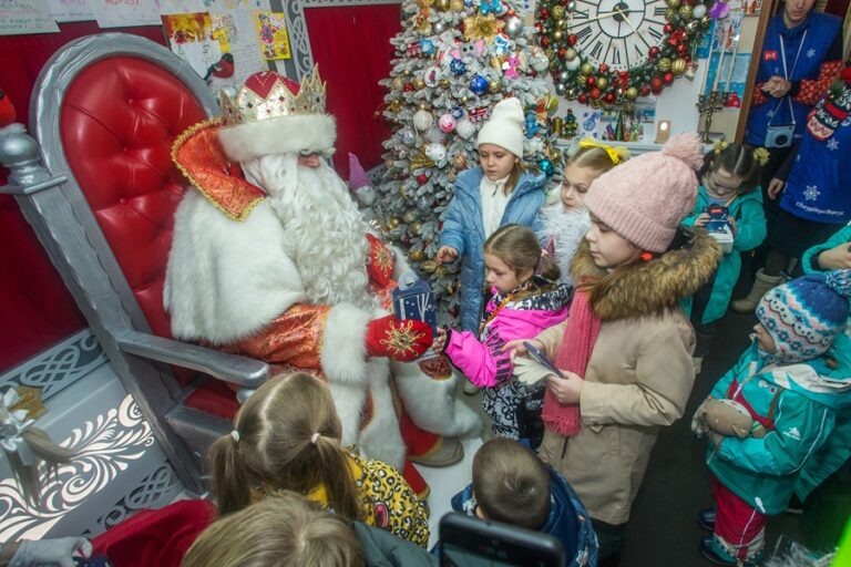    Дед Мороз не приедет в гости к юным оренбуржцам в 2024 году Оренбуржье