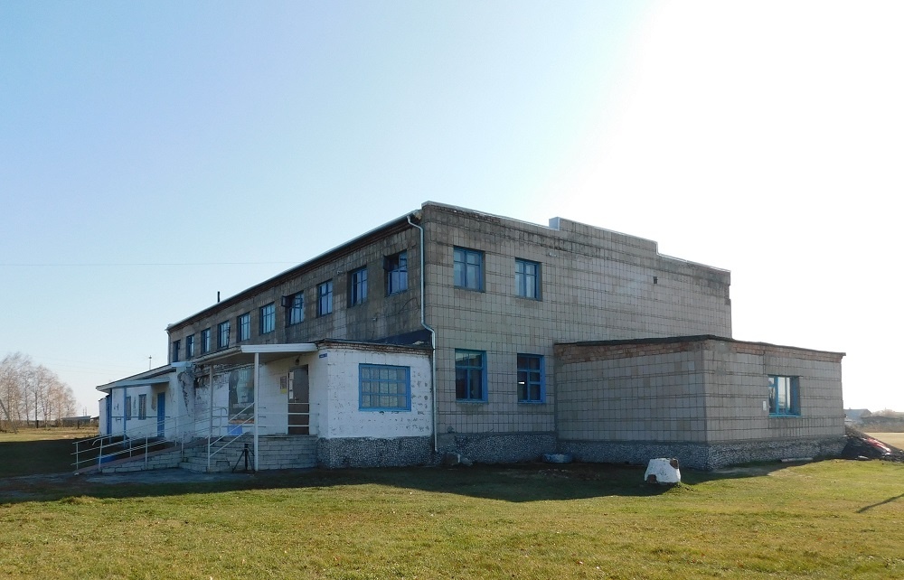    В спорткомплексе капитально отремонтировали крышу. Фото Анны Зубаревой